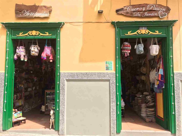Somos una tienda donde podrás encontrar todo tipo de variedades tradicionales de la región.