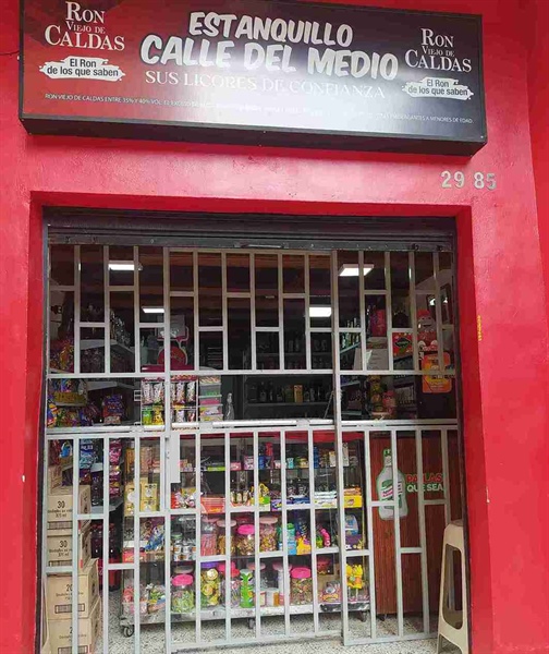 Comercio al por menor de bebidas y productos de tabaco - Dulceria