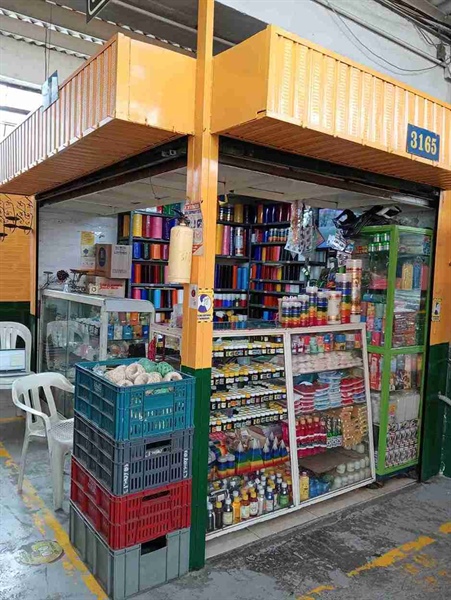 Ventas de velas, velones, esencias, riegos e inciensos.